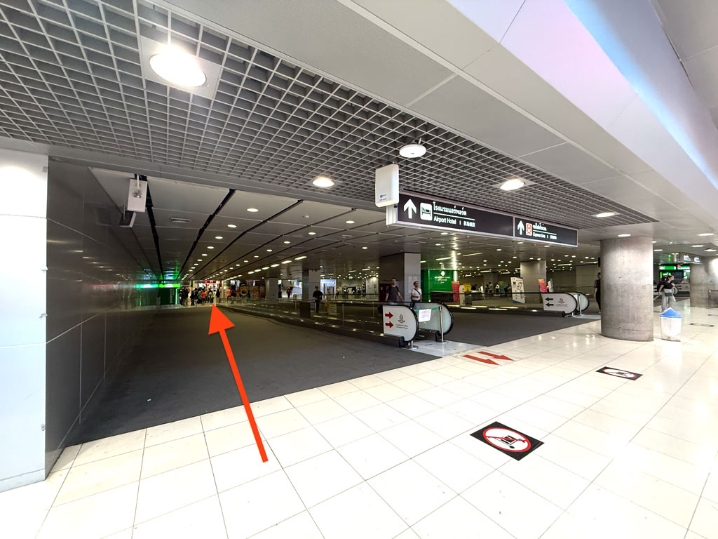 super rich bankgkok airport, this is the metro entrance